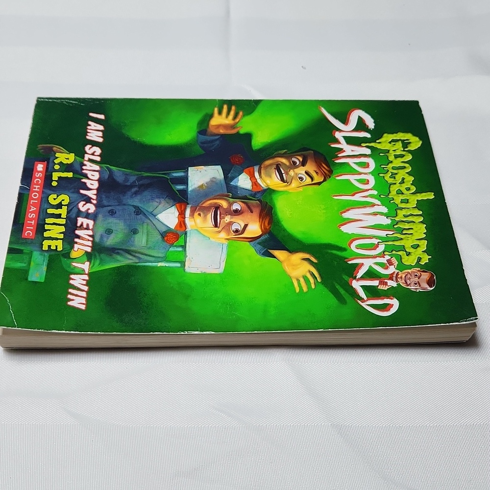 Goosebumps SlappyWorld: I Am Slappy's Evil Twin Book - Picture 2 of 6